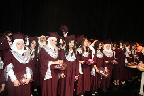 خريجات 2009/2010 بنات
