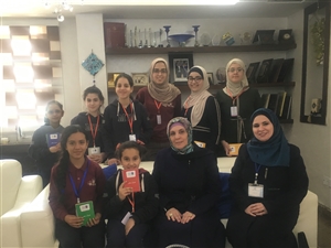نخبة من طالبات نادي القراء يتنافسن على لقب تحدي القراءة العربي